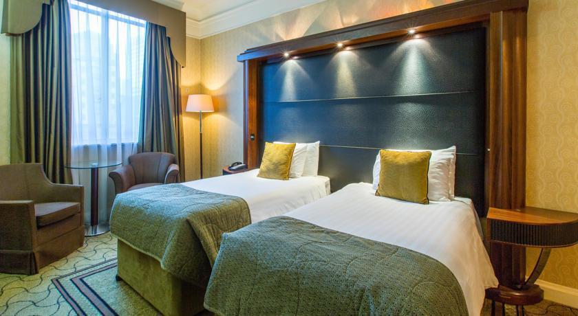 The Queens Hotel Leeds  Exterior photo